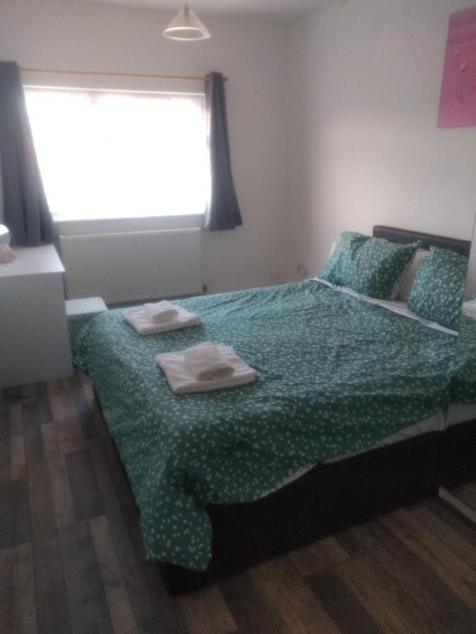 Cheltenham - 3 Bedroom, Parking, Disneyplus Exterior foto